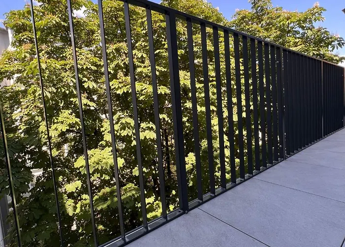 Large Garden-View Balcony Comfort Retreat 1020-Vienna